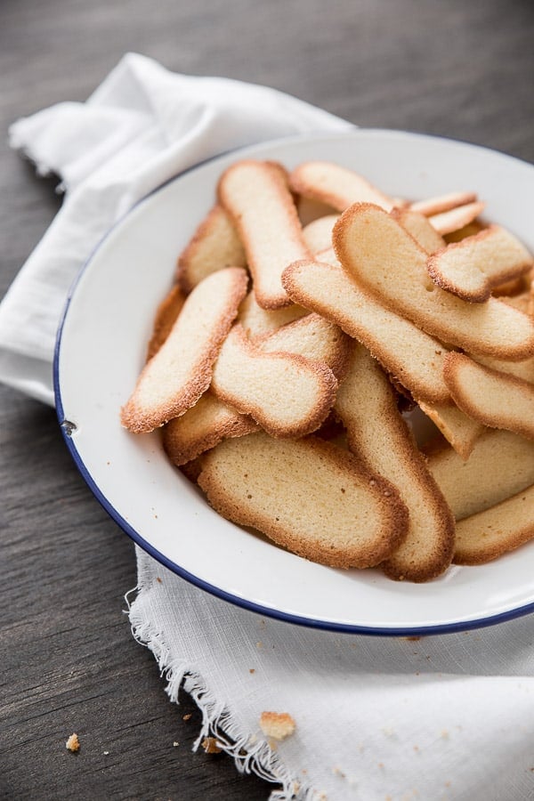 Italian Butter Cookies (Lingue Di Gatto) - Thin and crispy, these moreish biscuits are perfect with a cup of tea or mid-morning snack. | wandercooks