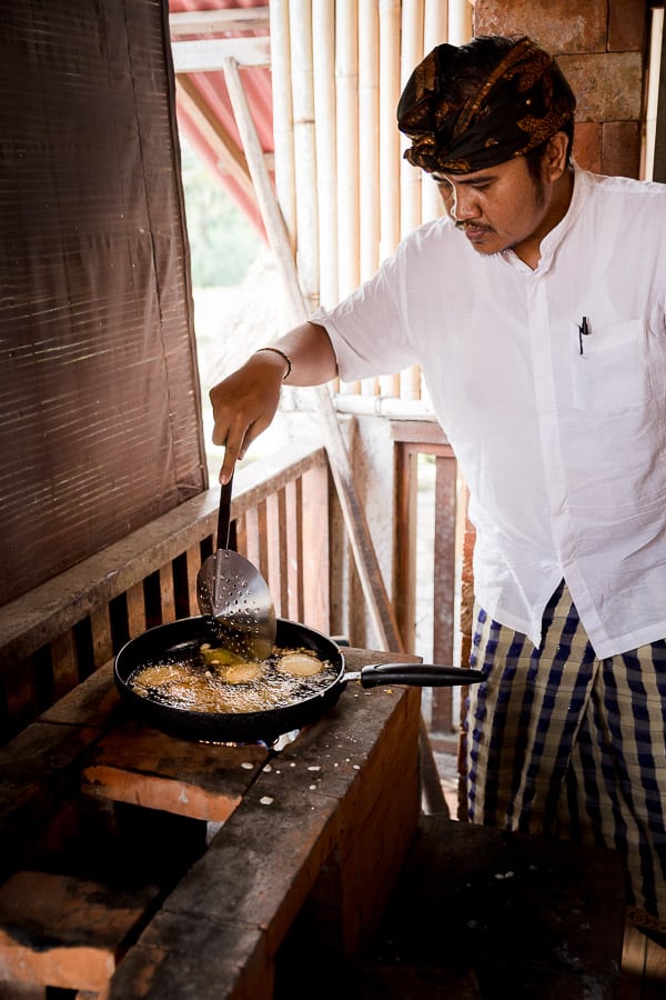 Bagus from Puri Taman Sari making fritters.