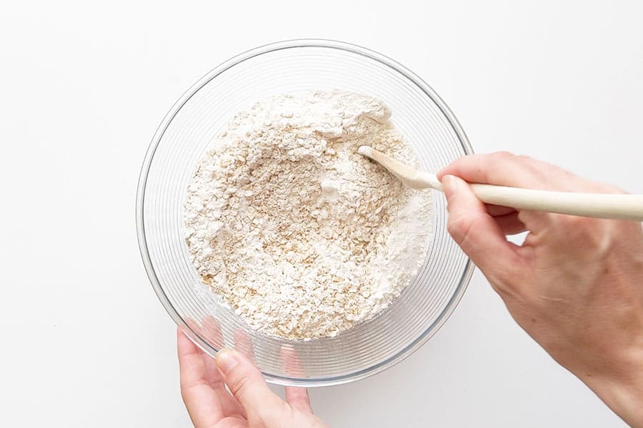 Dry mix of oats, sugar and flour in a bowl.