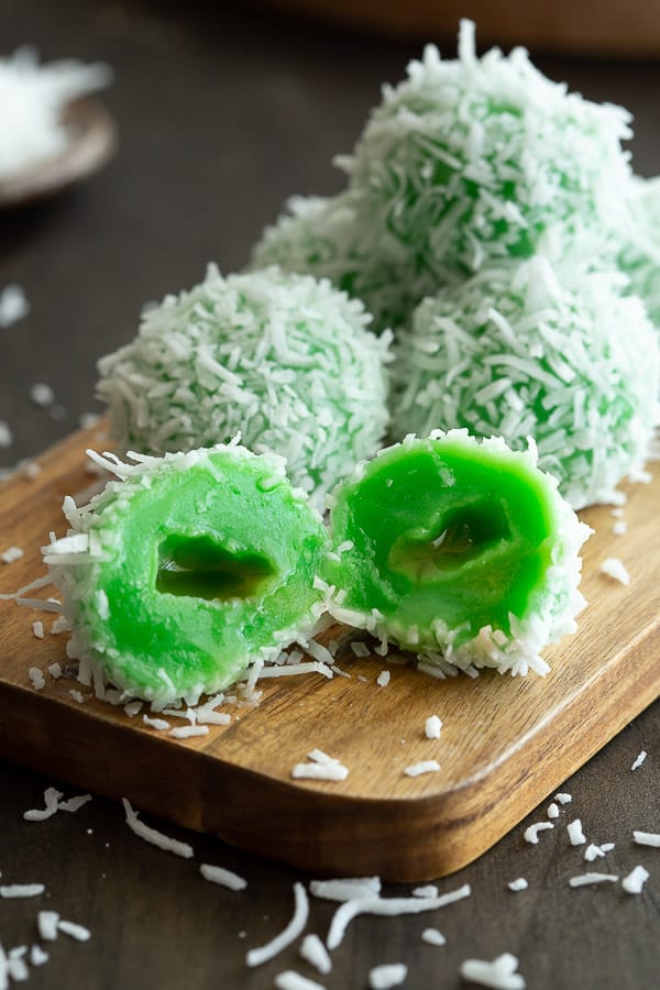 A klepon sliced in half to show the gula melaka spilling out.