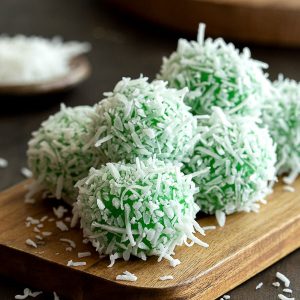 Fresh Indonesian rice cakes known as klepon or onde onde.