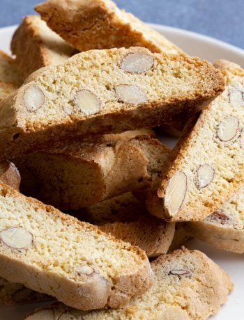 Plate of freshly baked cantucci toscani.