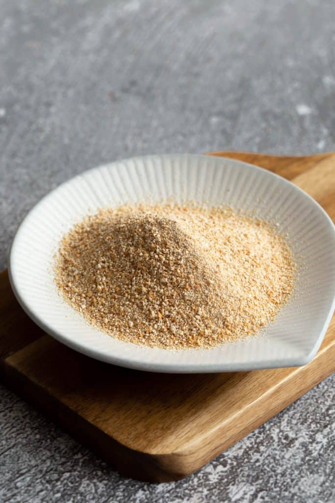 Small dish of ground toasted rice powder.
