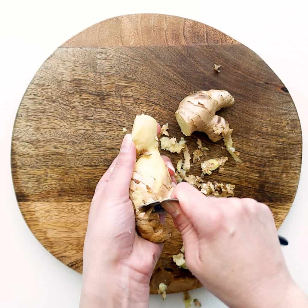 Peeling ginger with a spoon.